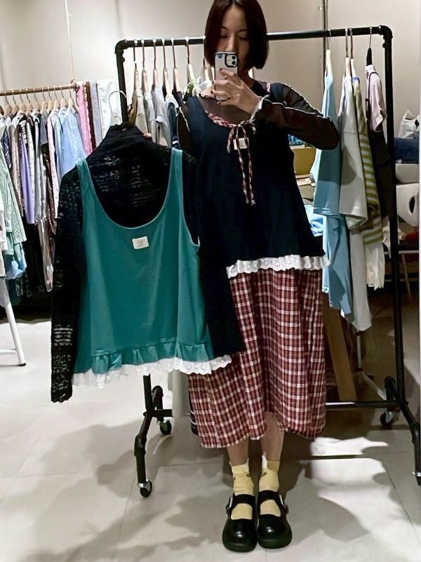 正面小布標棉質下擺拼接背心 