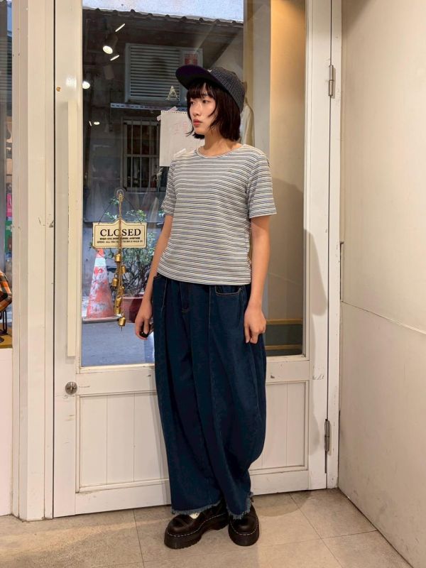 撞色橫紋胸前銀標上衣 