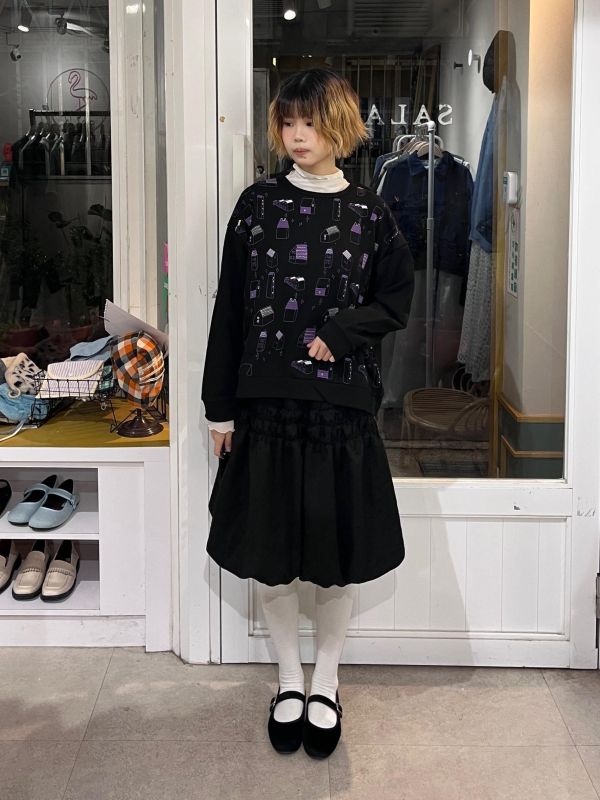 圓領房屋刺繡長袖上衣 