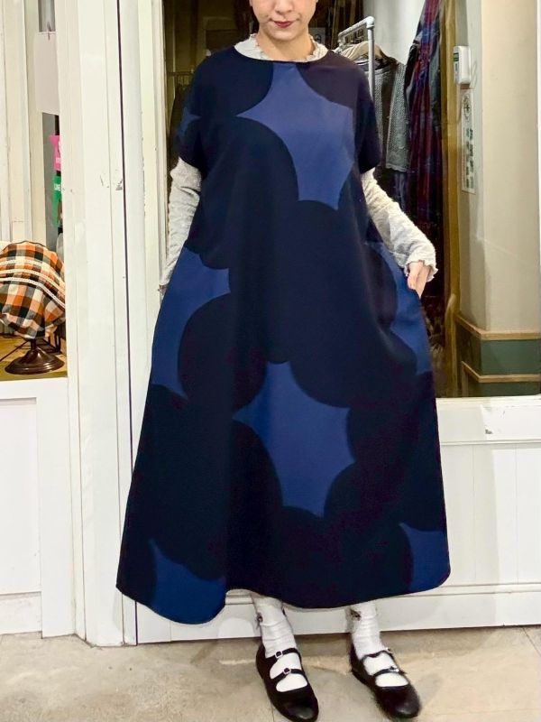 藍色色塊圓領長版洋裝 