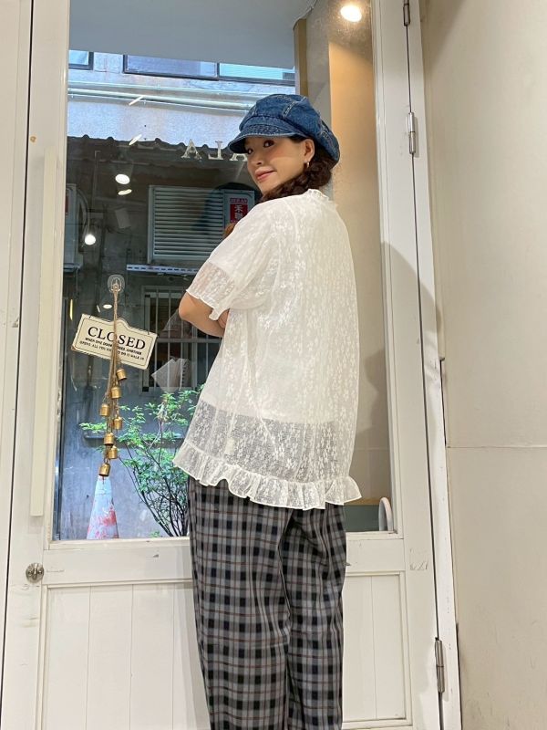 滿版波浪小花木耳捲邊長版透膚短袖上衣 