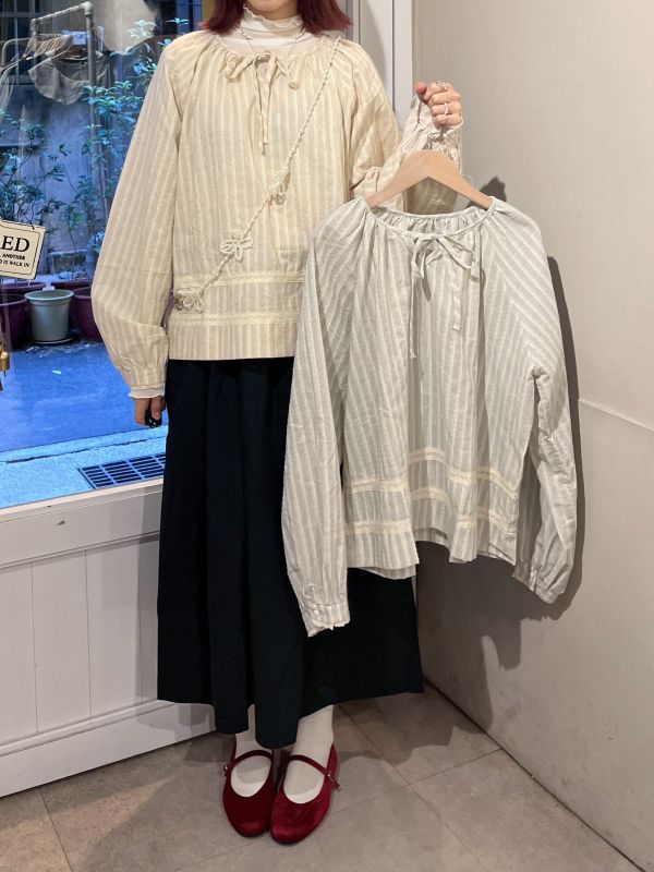 圓領綁帶直條紋長袖上衣 