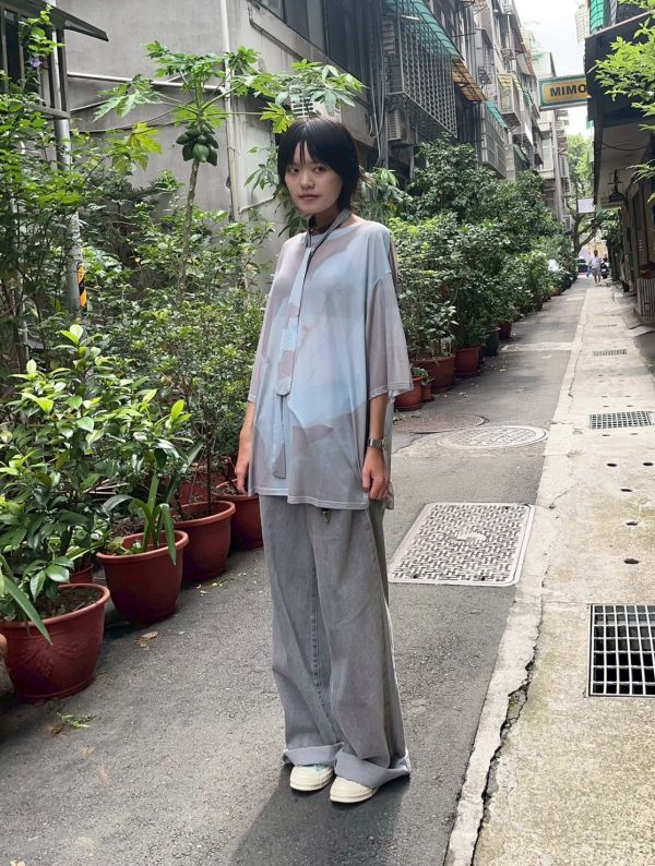 大理石灰藍透膚七分袖上衣附綁帶 