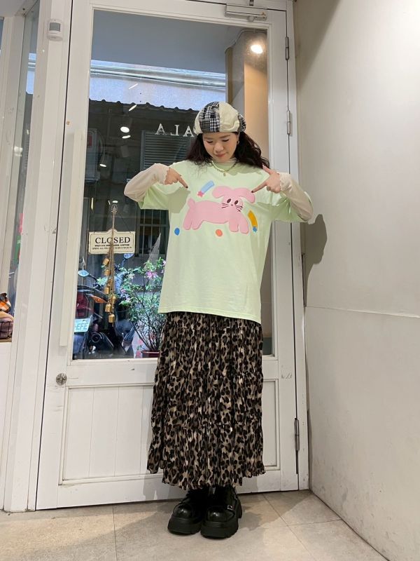 繽紛兔兔插畫淺綠色寬鬆TEE 