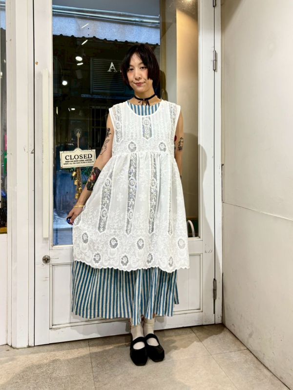 精緻刺繡蕾絲拼接立體打褶抓皺寬背心 