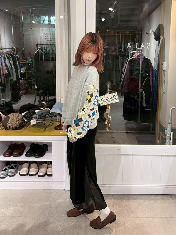 拼接刺繡小花園袖圓領上衣 