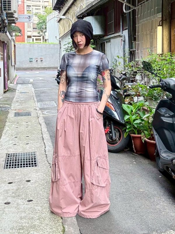 撞色大格紋微透膚短袖上衣 