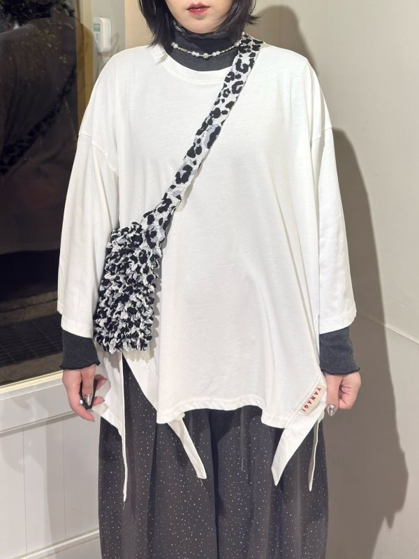 下擺大收邊開衩小布標九分袖上衣 