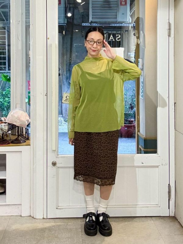 微高領長袖透膚上衣 