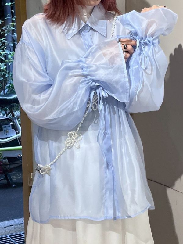 藍色光澤喇叭袖透膚襯衫 