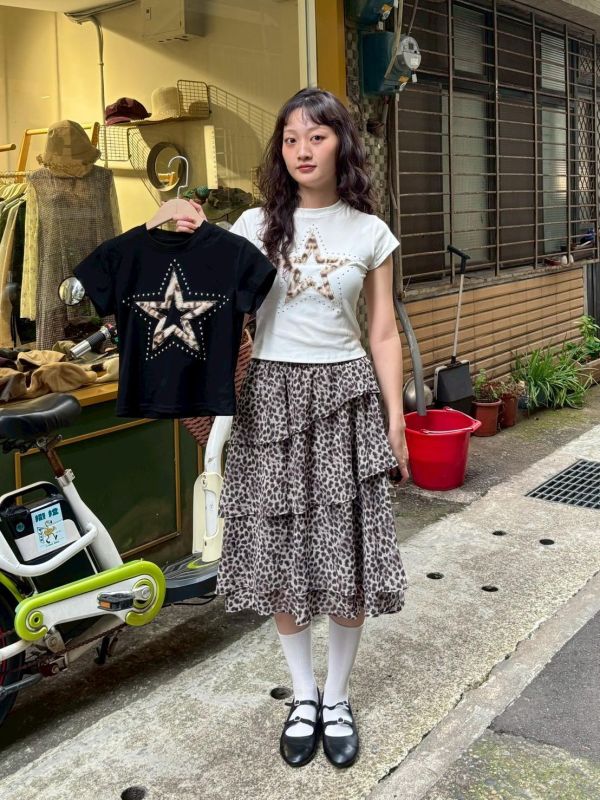 豹紋立體絨毛卯釘星星tee 