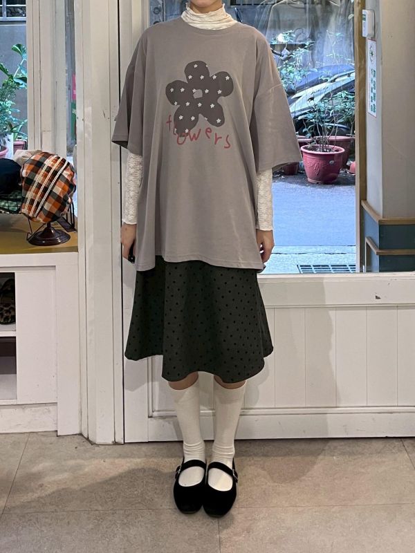 花朵字母印花落肩短袖Tee 