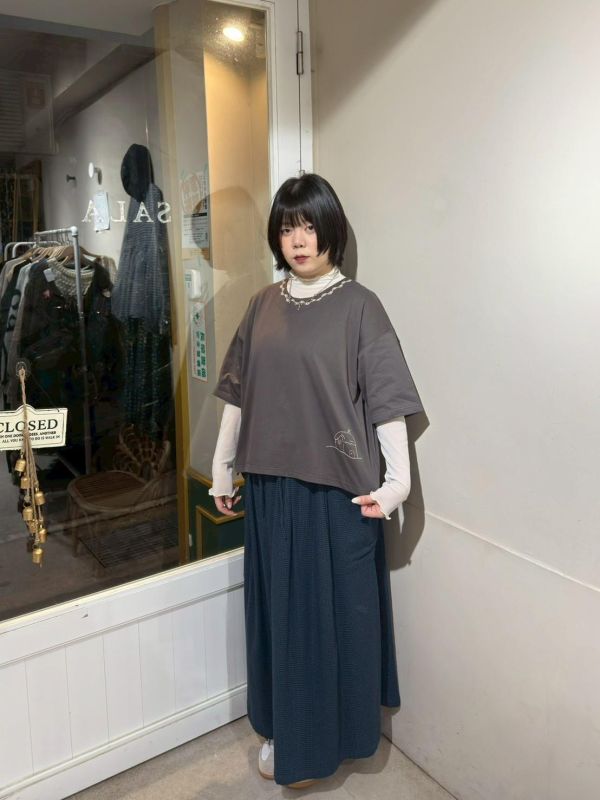 小房子刺繡設計圓領上衣 