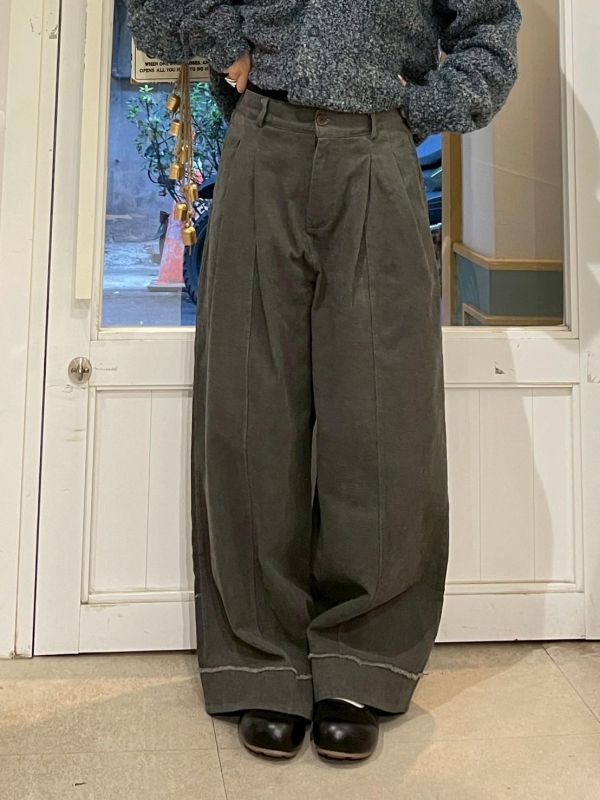 造型打摺抽鬚車線後鬆緊牛仔寬褲 