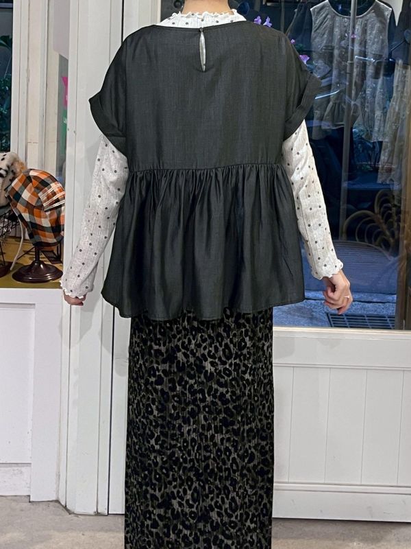 滑面光澤仿牛仔小飛袖傘擺上衣 