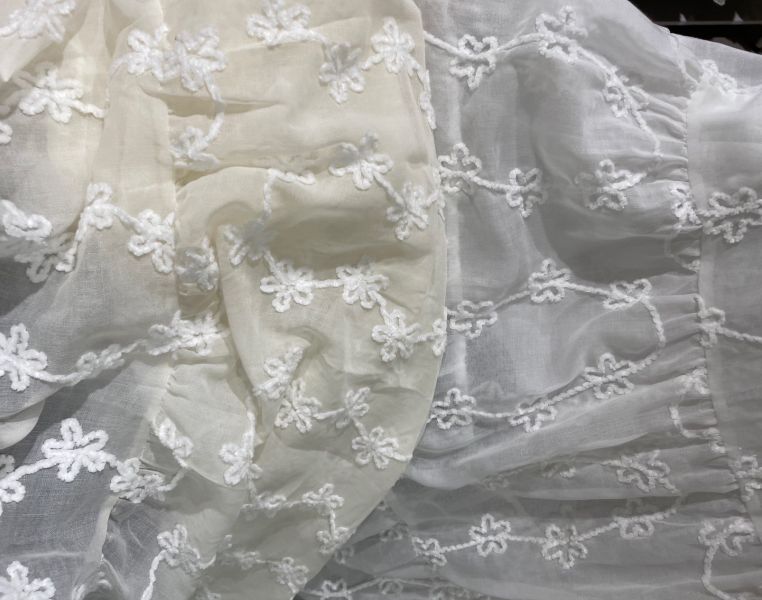 立體纏繞花朵肩側雙綁帶罩衫 