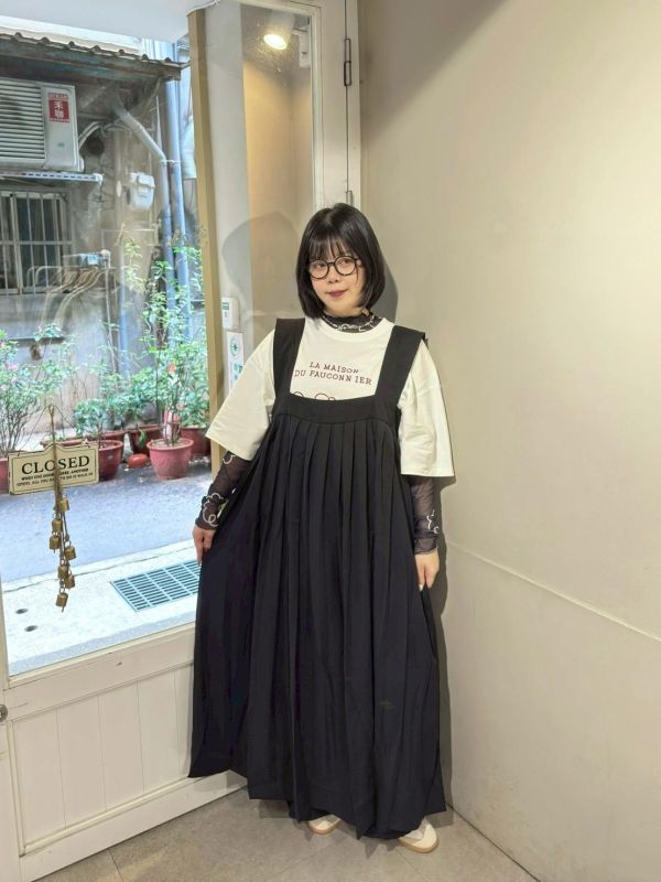 西裝百褶鈕扣調節寬肩帶散擺洋裝 