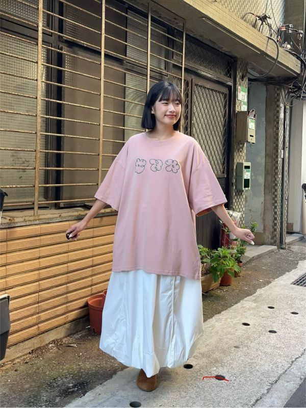 立體刺繡三朵小花oversized寬鬆Tee 