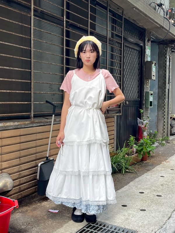 絨質蕾絲拼接細肩帶蛋糕長洋裝 