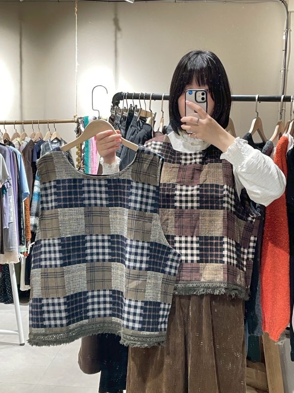格紋拼接下擺刺繡抽鬚背心 