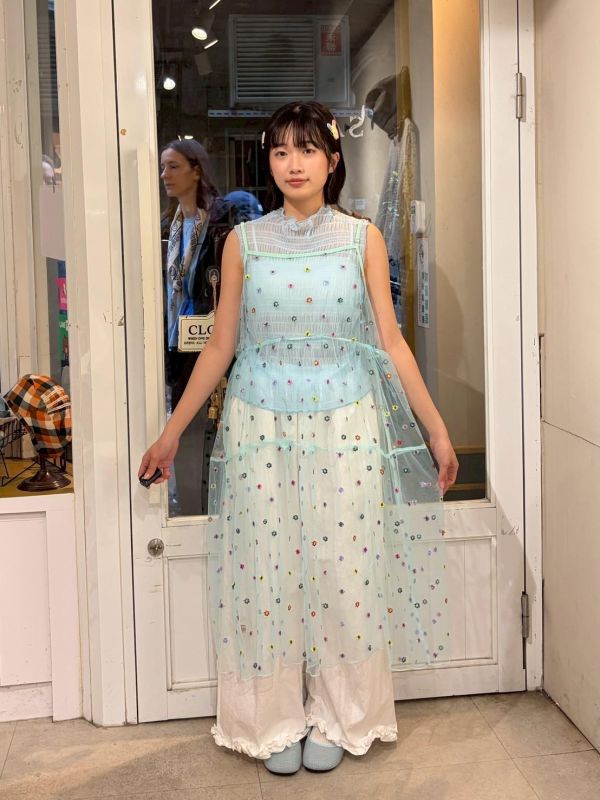 刺繡小花透紗細肩帶洋裝 