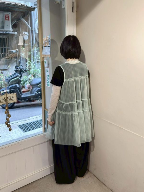 格紋層次紗寬肩帶背心 