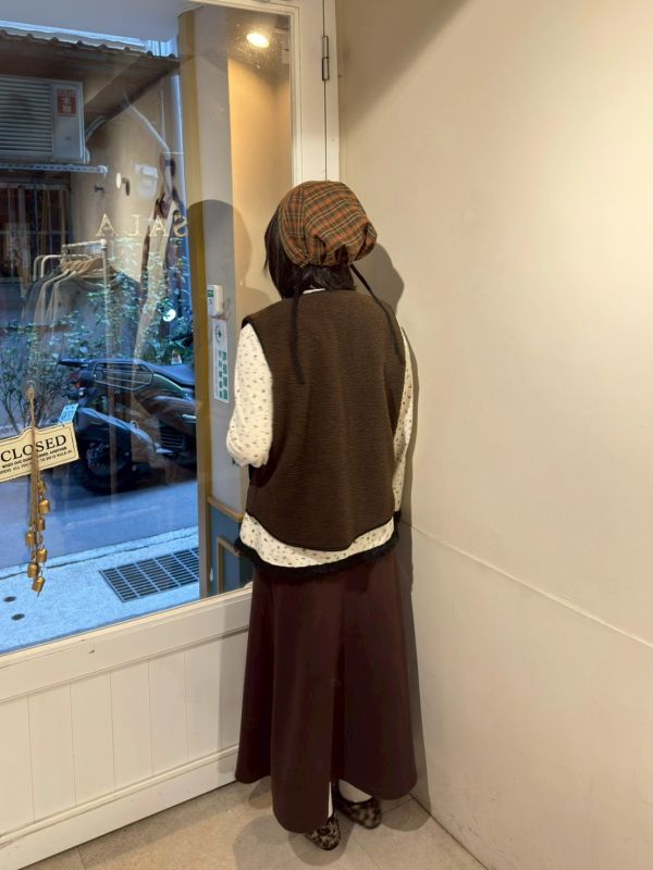 QQ毛排扣燈芯絨拼接口袋背心 