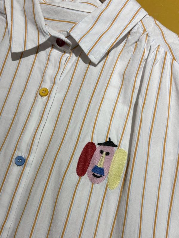 彩色釦條紋刺繡圖落肩無袖襯衫 