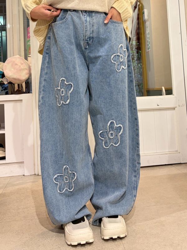 立體抽鬚花彎刀牛仔褲 