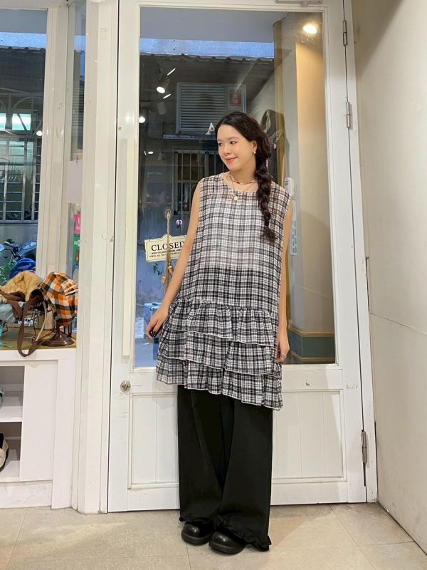 撞色格紋寬鬆透膚蛋糕下擺背心罩衫洋裝 