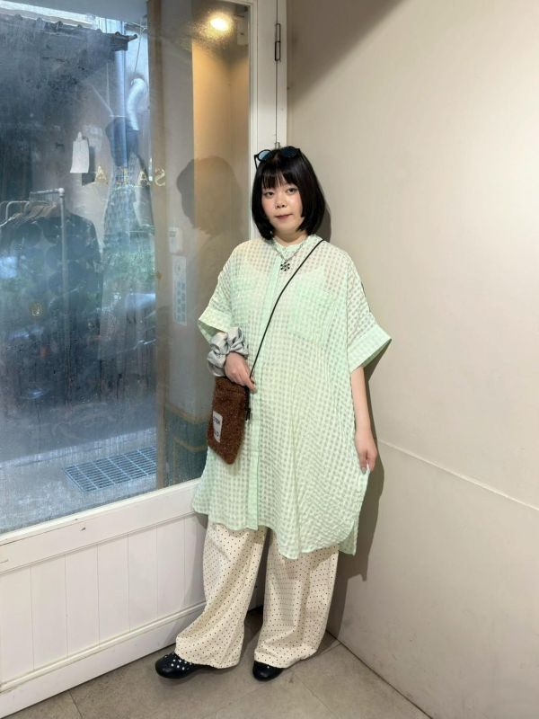 暗格泡泡布微透膚圓弧開衩下擺襯衫 