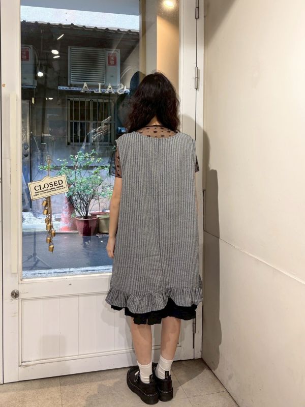 灰直條花邊下擺長背心 