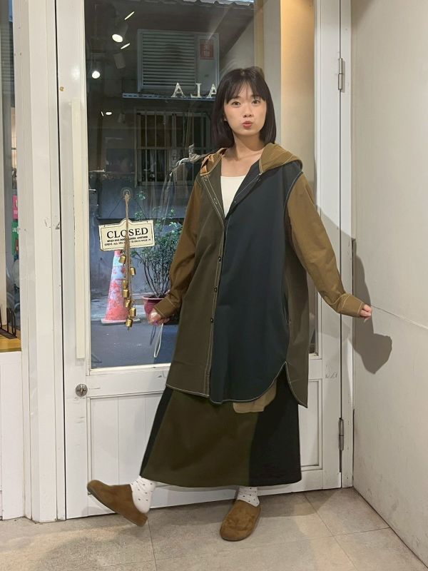 工裝撞色拼接兩側口袋側開衩前短後長連帽大衣 