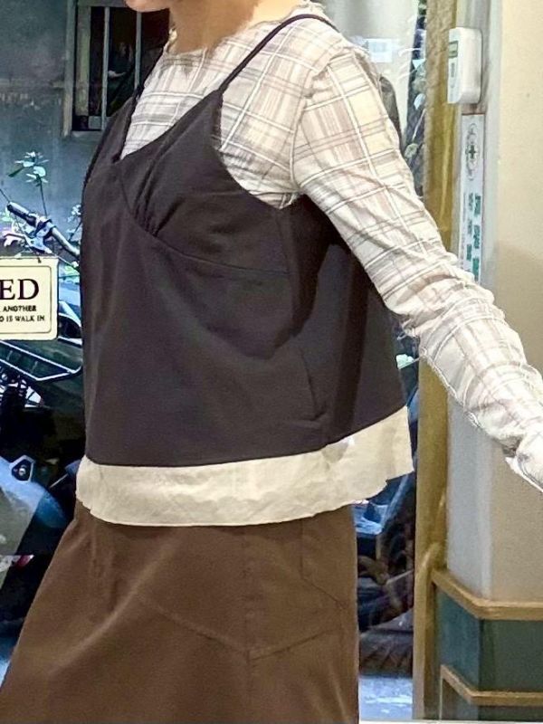 下擺透膚紗拼接吊帶背心 