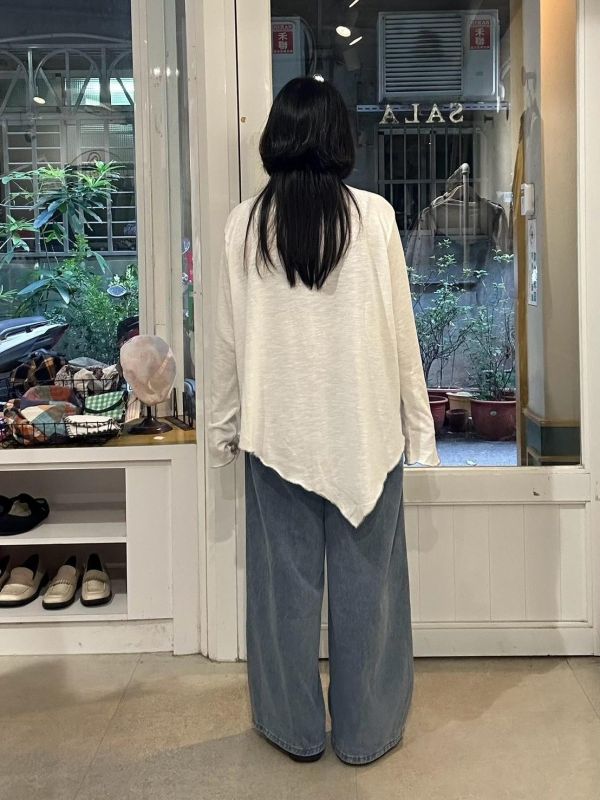 不對稱下擺滾邊半領長袖上衣 