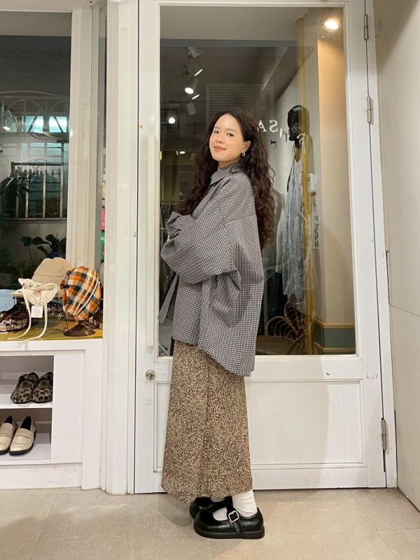 經典百搭寬鬆落肩格紋前短後長翻領襯衫 