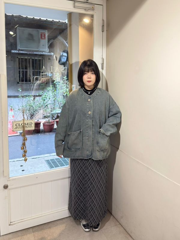 寬鬆落肩水洗圓釦口袋牛仔外套 