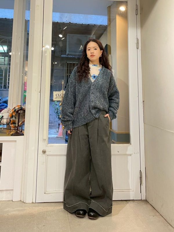 造型打摺抽鬚車線後鬆緊牛仔寬褲 