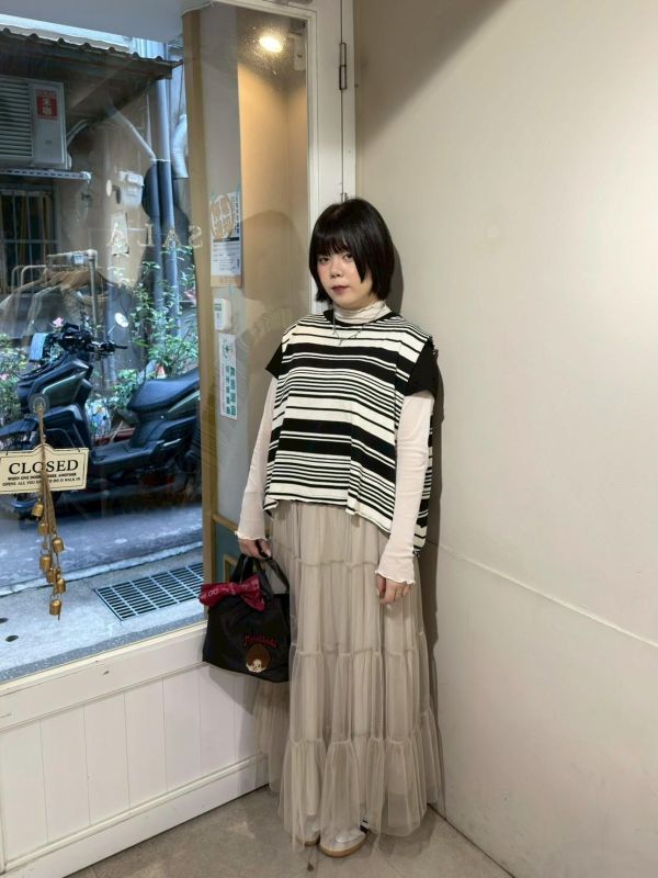 黑白條紋寬鬆後開叉背心 