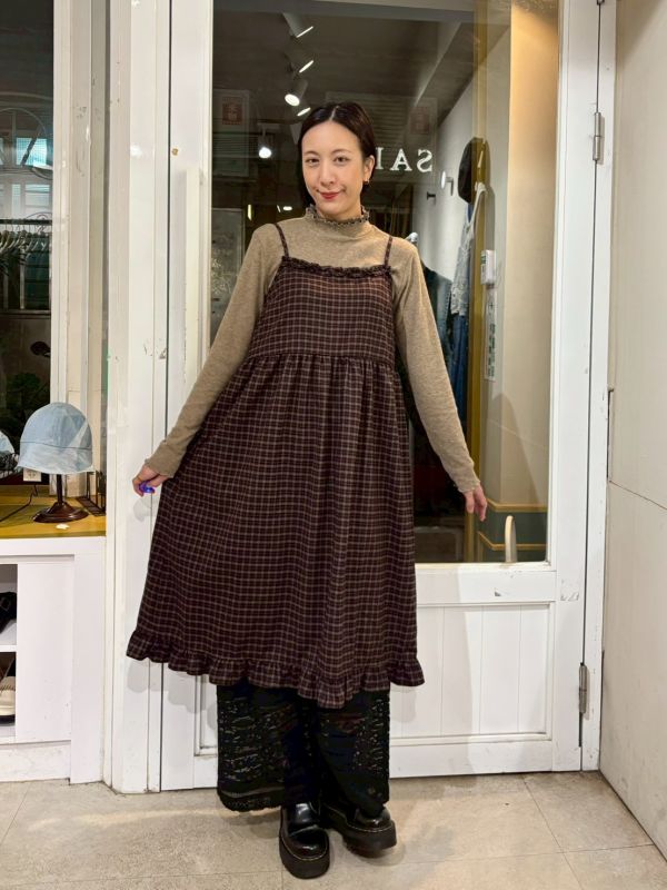 木耳滾邊格紋吊帶洋裝 