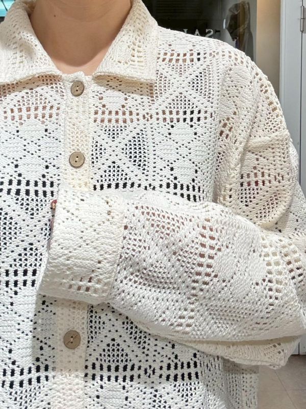 米白針織鏤空刺繡親膚襯衫 