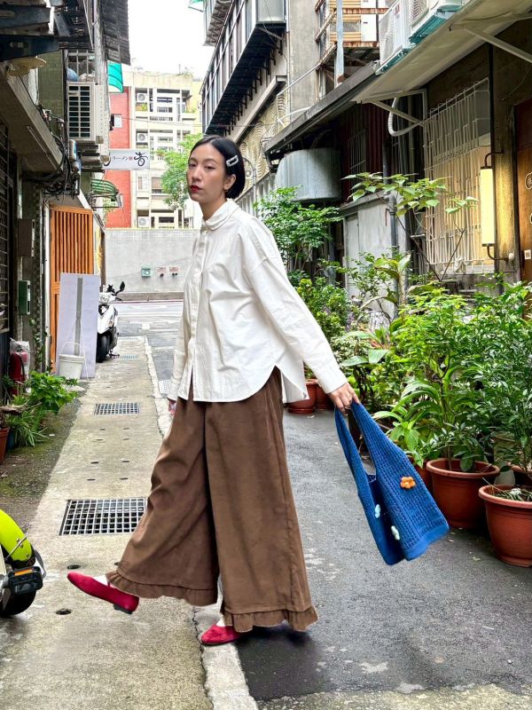 雙層圓翻領隱藏排釦素色襯衫 