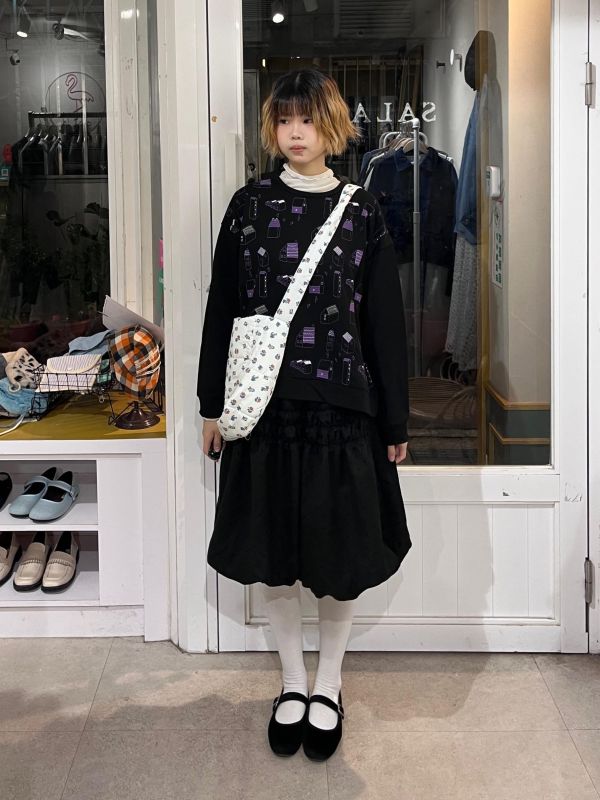 圓領房屋刺繡長袖上衣 