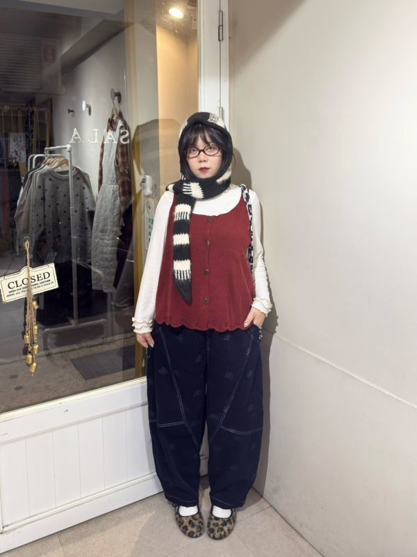 燈心絨車縫線刺繡抽繩錐形長褲 