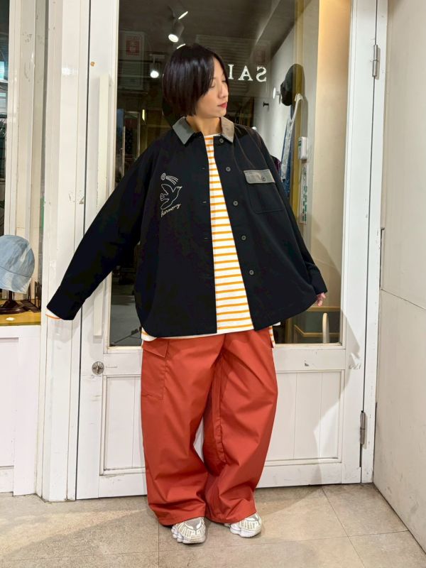 背大刺繡圖正面刺繡和平鴿灰領襯衫 