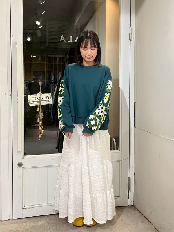 拼接刺繡小花園袖圓領上衣 