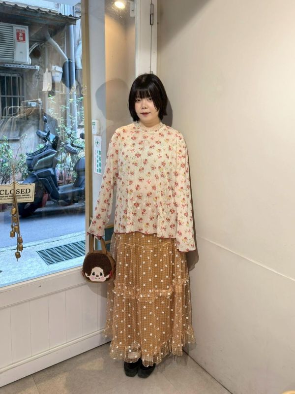 蝴蝶結小花微透紗圓領長袖上衣 