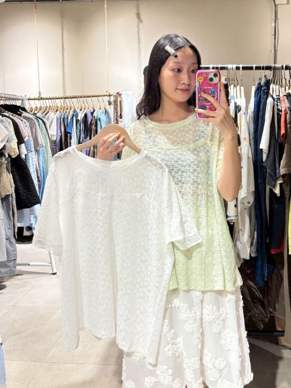 刺繡立體小花蕾絲透膚上衣 