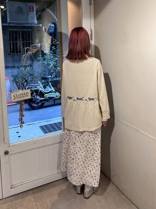 黃色貓咪刺繡下傘擺襯衫 