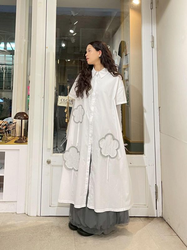 刷刷布造型三朵花雙口袋翻領排扣短袖襯衫 